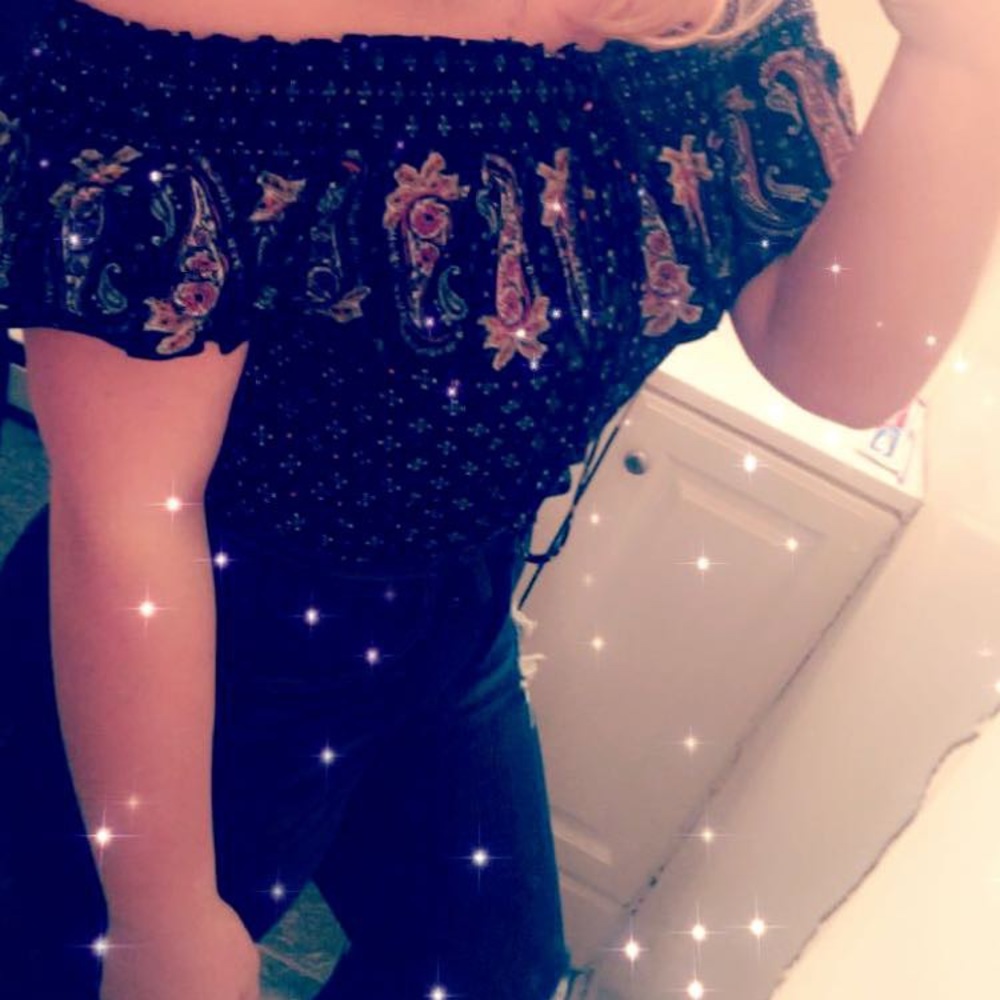 SOLD Off the shoulder crop top!